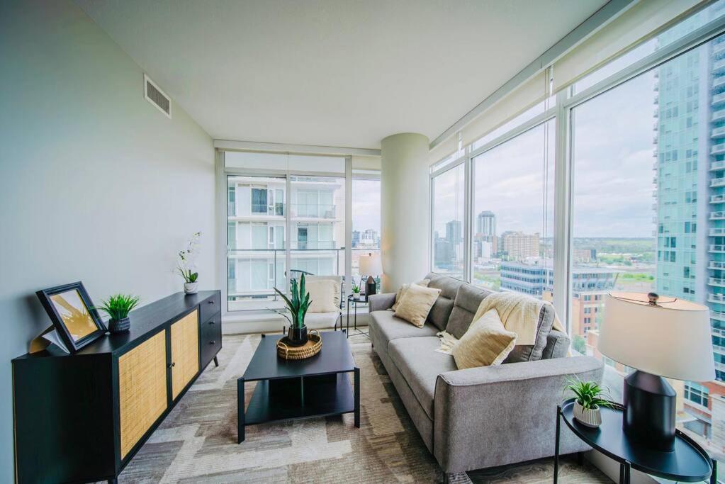 Modern Suite Calgary Downtown 5 Min Walk Stampede Екстер'єр фото