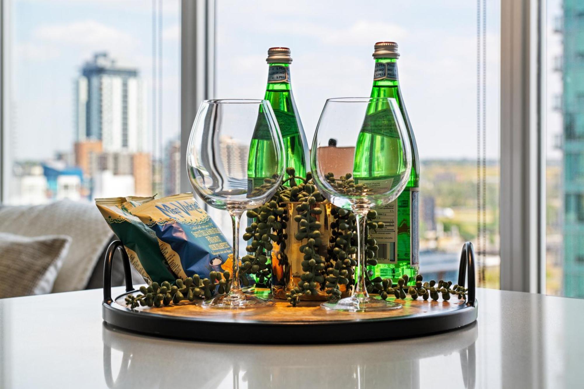 Modern Suite Calgary Downtown 5 Min Walk Stampede Екстер'єр фото
