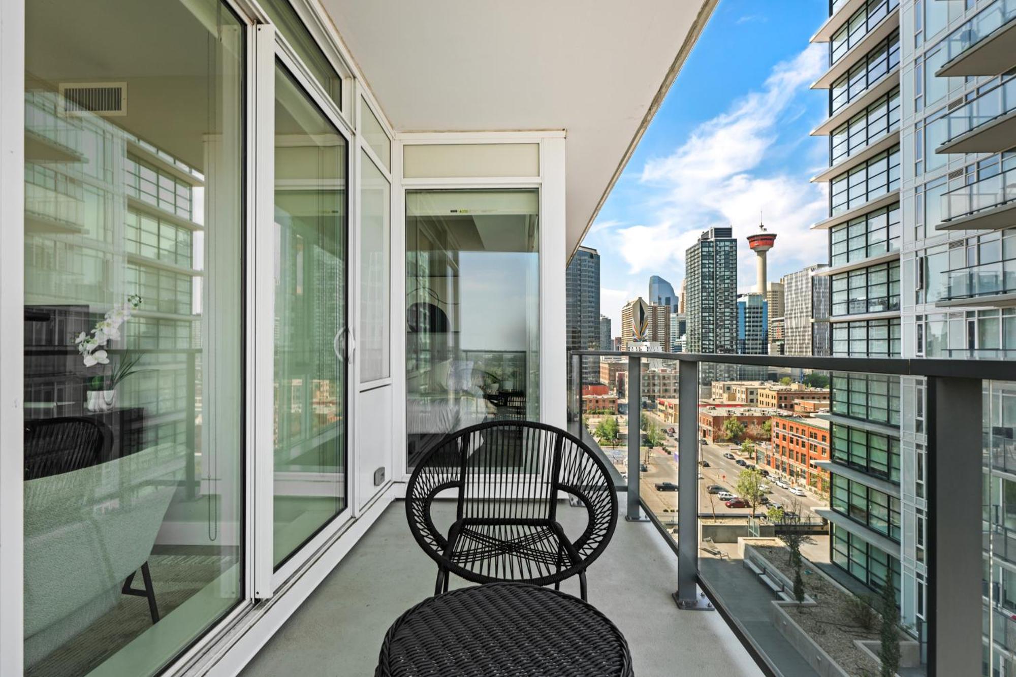 Modern Suite Calgary Downtown 5 Min Walk Stampede Екстер'єр фото