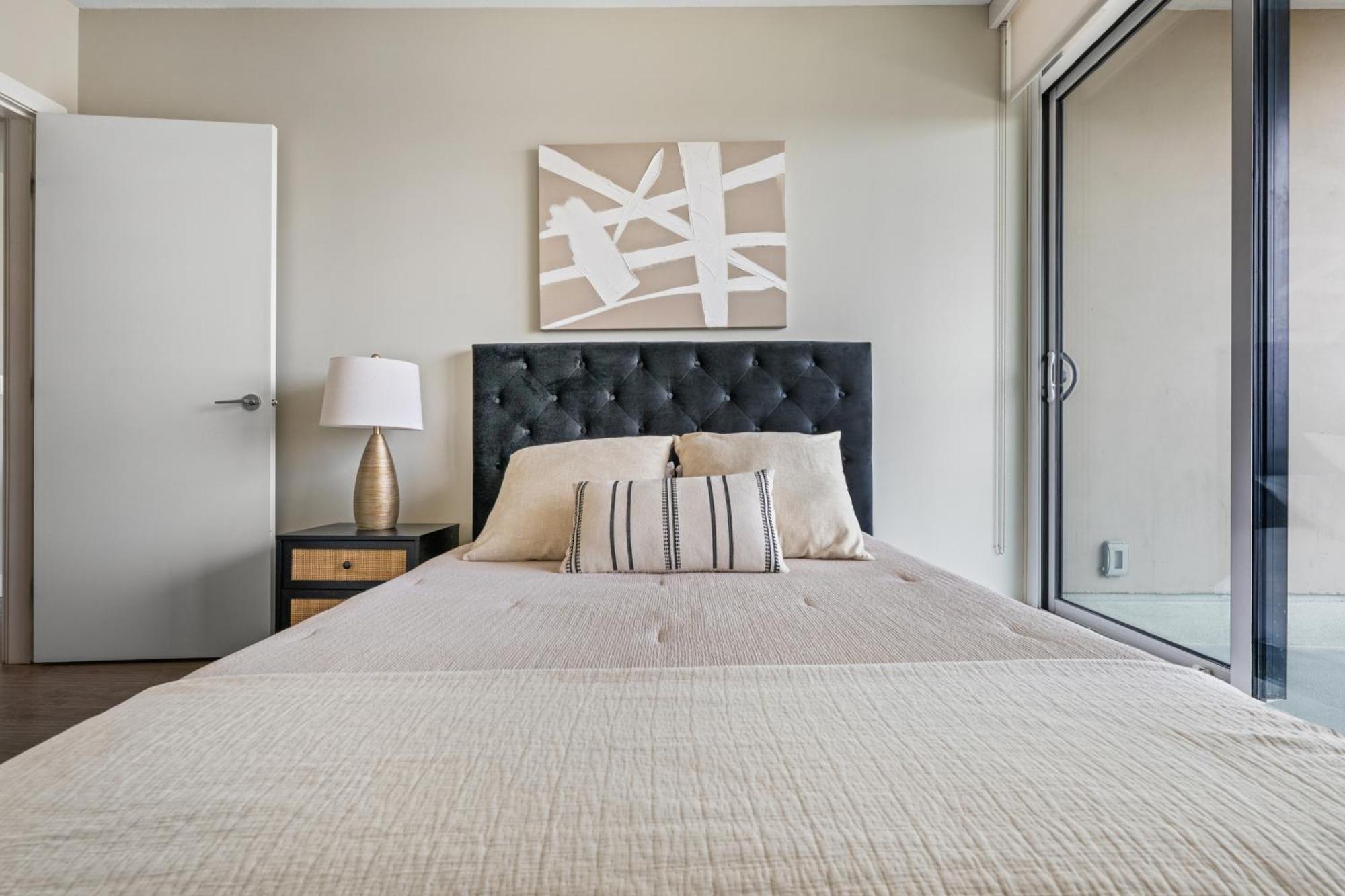 Modern Suite Calgary Downtown 5 Min Walk Stampede Екстер'єр фото